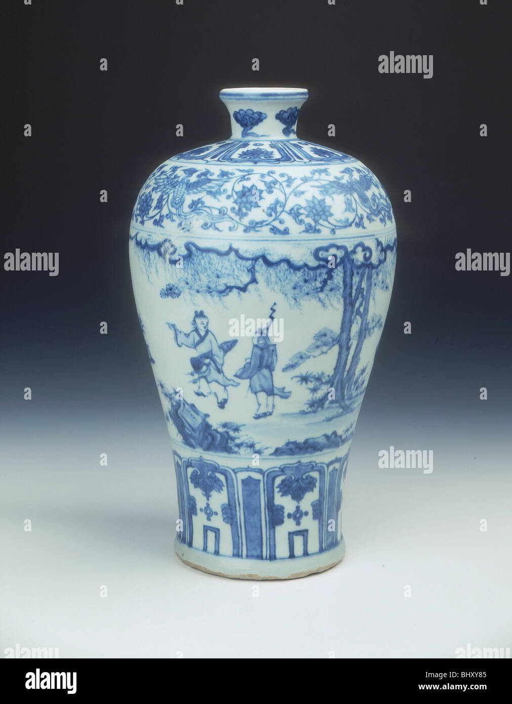 Vase meiping emaillé bleu et blanc, dynastie Ming, Chine, 2e moitié du 15e siècle. Artiste : Inconnu Banque D'Images