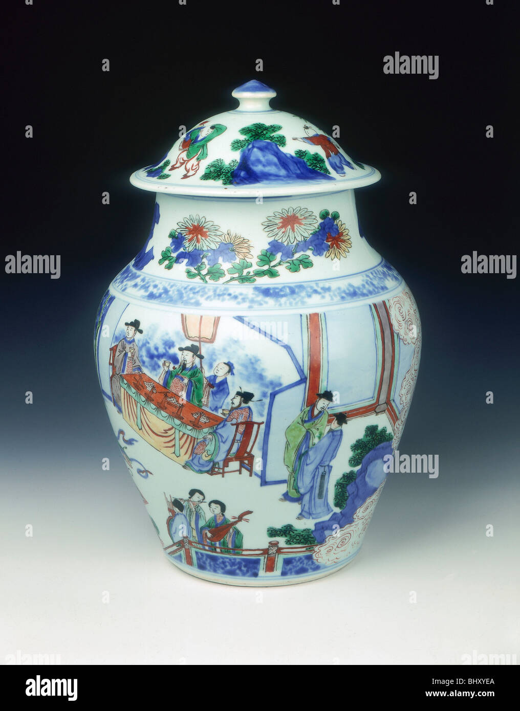 Wucai Jarre recouverte avec scène du banquet, début de période Kangxi, dynastie des Qing, Chine, 1662-1677. Artiste : Inconnu Banque D'Images