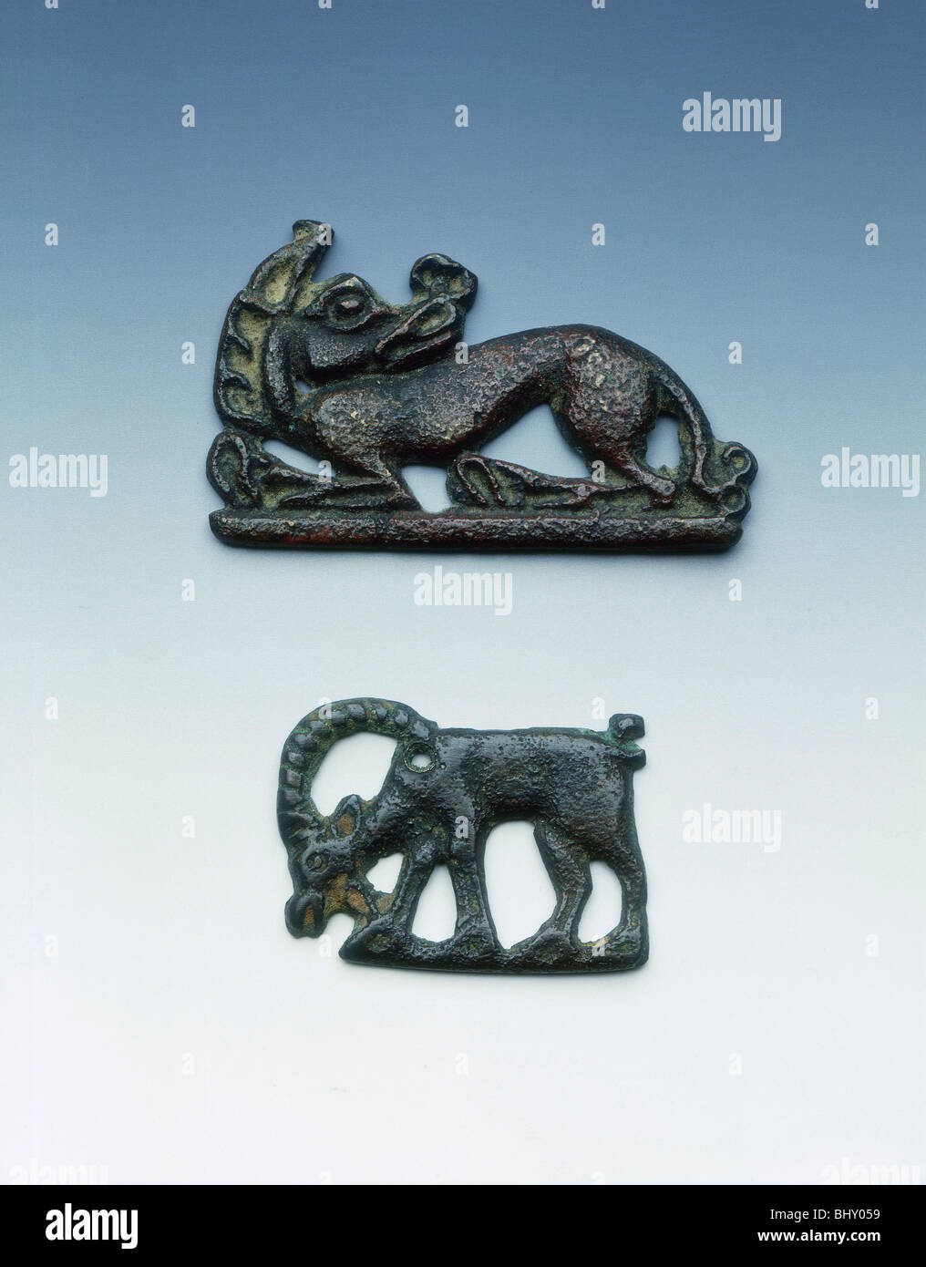 Deux bronzes d'Ordos, dynastie Zhou de l'Est, 3e siècle avant J.-C.. Artiste : Inconnu Banque D'Images