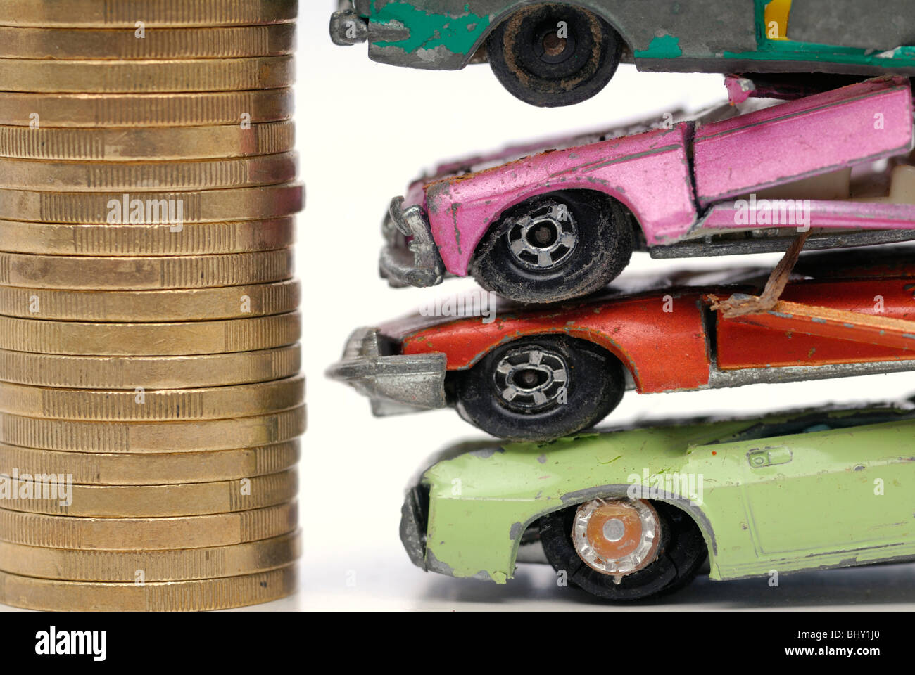 Broken voitures miniatures, symbolphoto bonus à la casse Banque D'Images