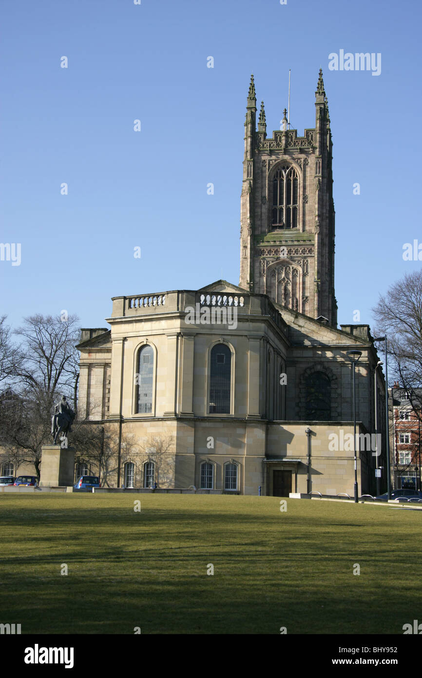 Ville de Derby, en Angleterre. Derby cathedral church of All Saints' vue de la cathédrale vert. Banque D'Images