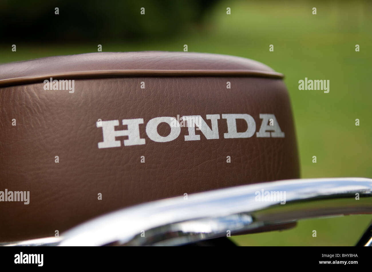 1970 Honda CB500T, moto de près de l'arrière du siège montrant le logo Honda Banque D'Images