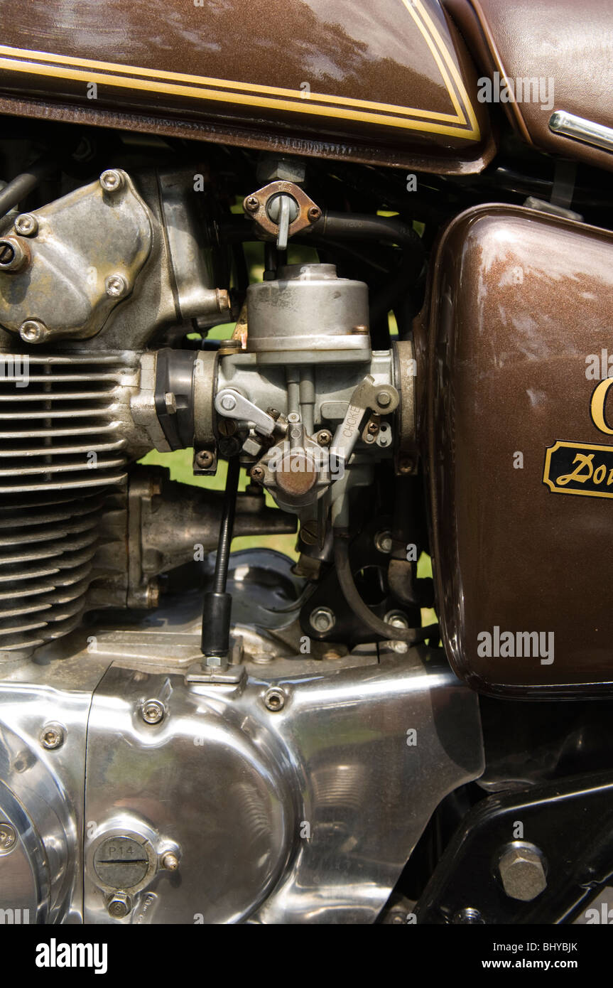 1970 Honda CB500T moto, Close up montrant le carburateur Banque D'Images
