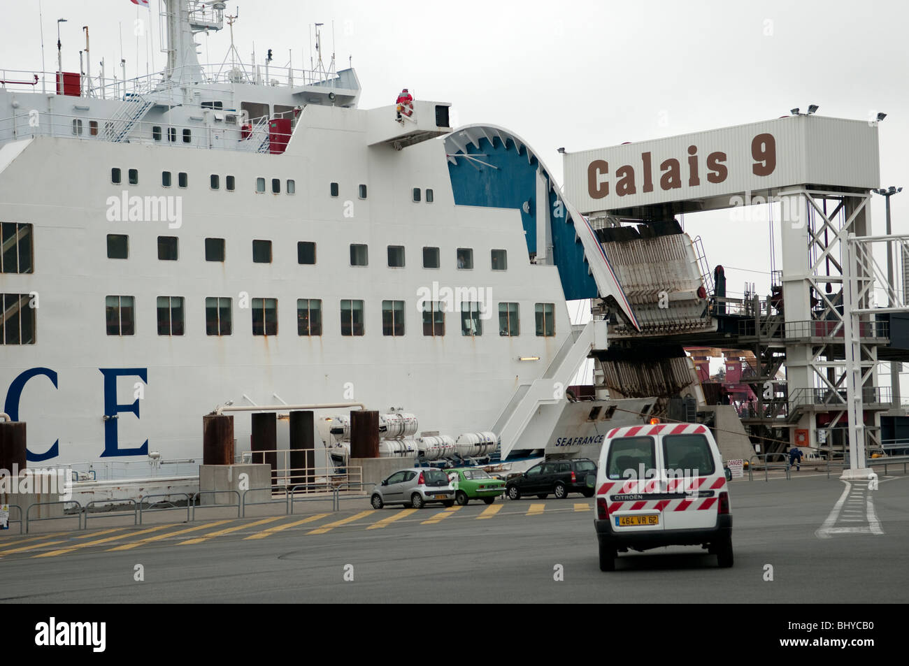 L'embarquement des véhicules à Calais ferry France Europe Banque D'Images