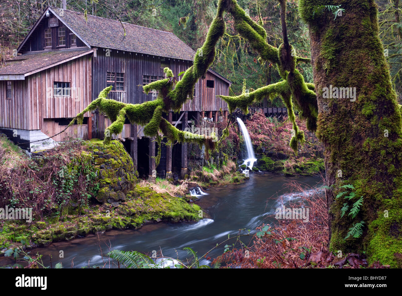 Washington's Cedar Creek Grist Mill est entièrement restauré et dates pour 1876 dans le comté de Clark. Banque D'Images