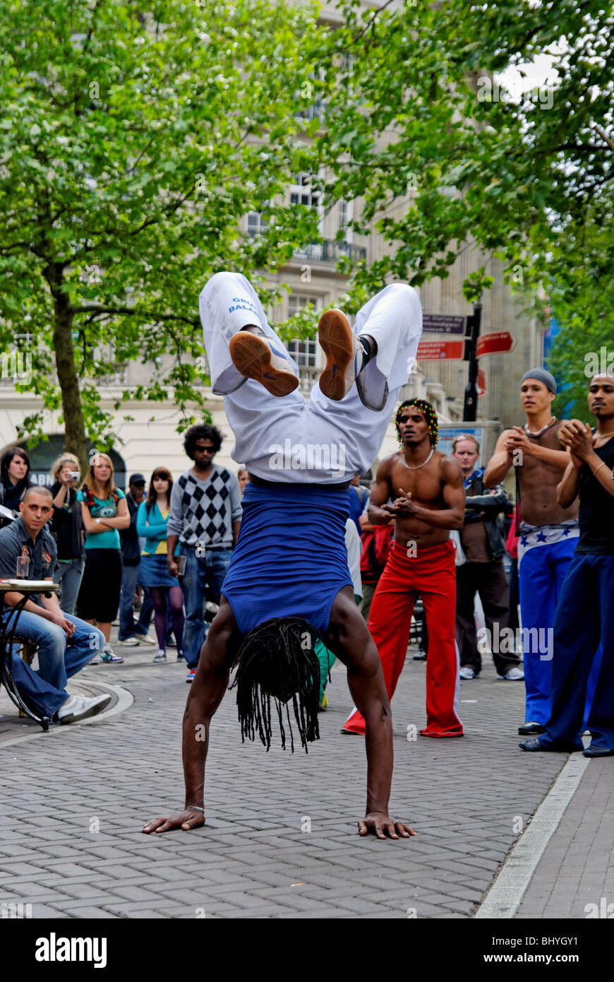 Les danseurs de capoeira dans Leidseplein Amsterdam Banque D'Images