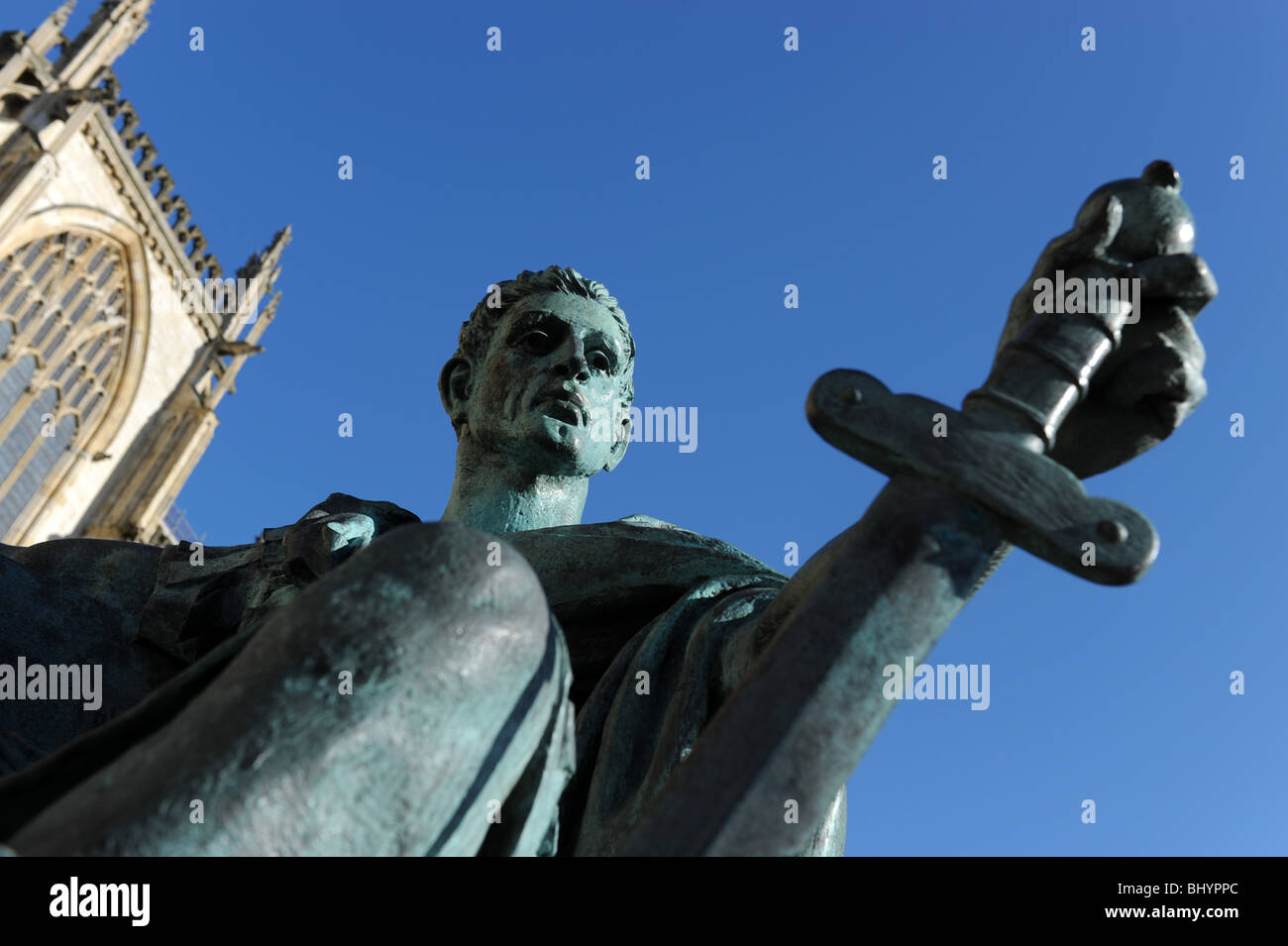 Statue de Constantin le Grand à côté de la cathédrale de York Ville de York dans le North Yorkshire England Uk Banque D'Images