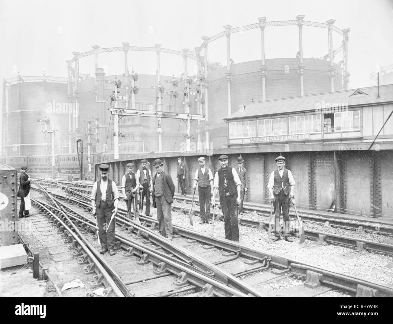 L'entretien des chemins de piste, St Pancras, Londres. Artiste : Galt Banque D'Images