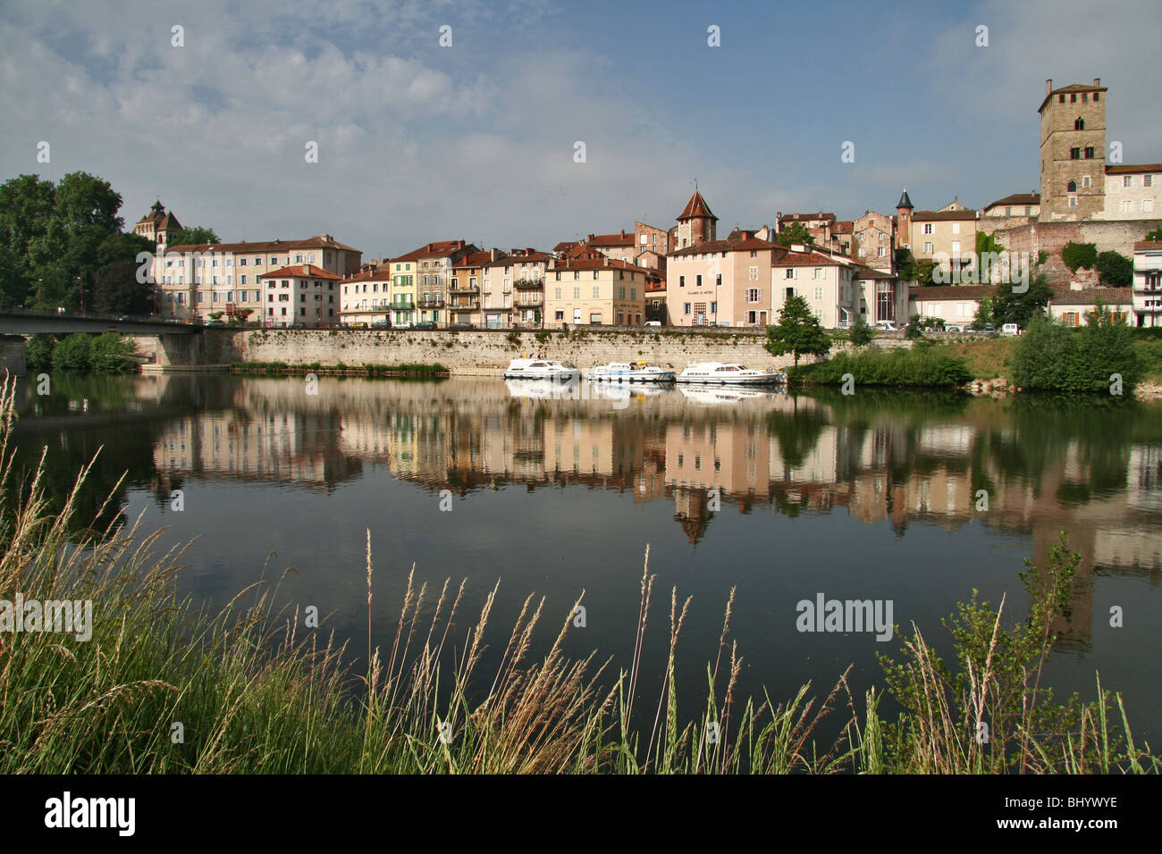 Cahors (46) : maisons sur les rives de la rivière Lot Banque D'Images