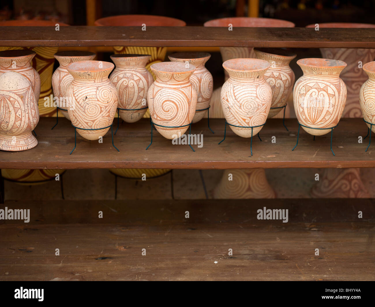 Pichets peints avec la distinction design de Ban Chiang, Udon Thani, Thaïlande Banque D'Images