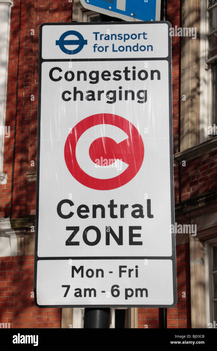 Un panneau routier indique le bord de la London congestion charge, Chelsea, Londres. Nov 2009 Banque D'Images