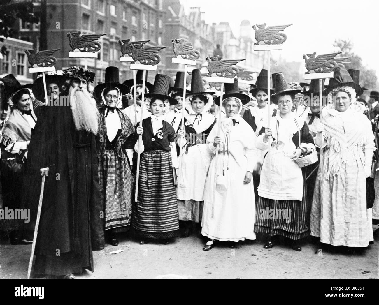 Les suffragettes gallois en costume traditionnel sur la Procession du couronnement des femmes, 17 juin 1911. Artiste : Inconnu Banque D'Images