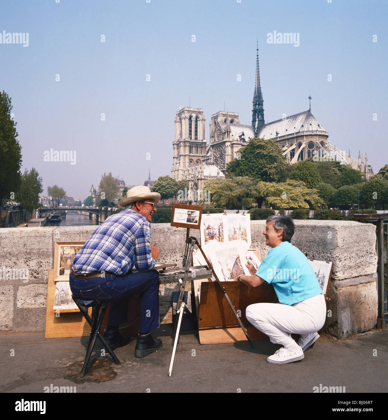 Donnant sur le pont de l'artiste sur Notre Dame, Paris, France Banque D'Images