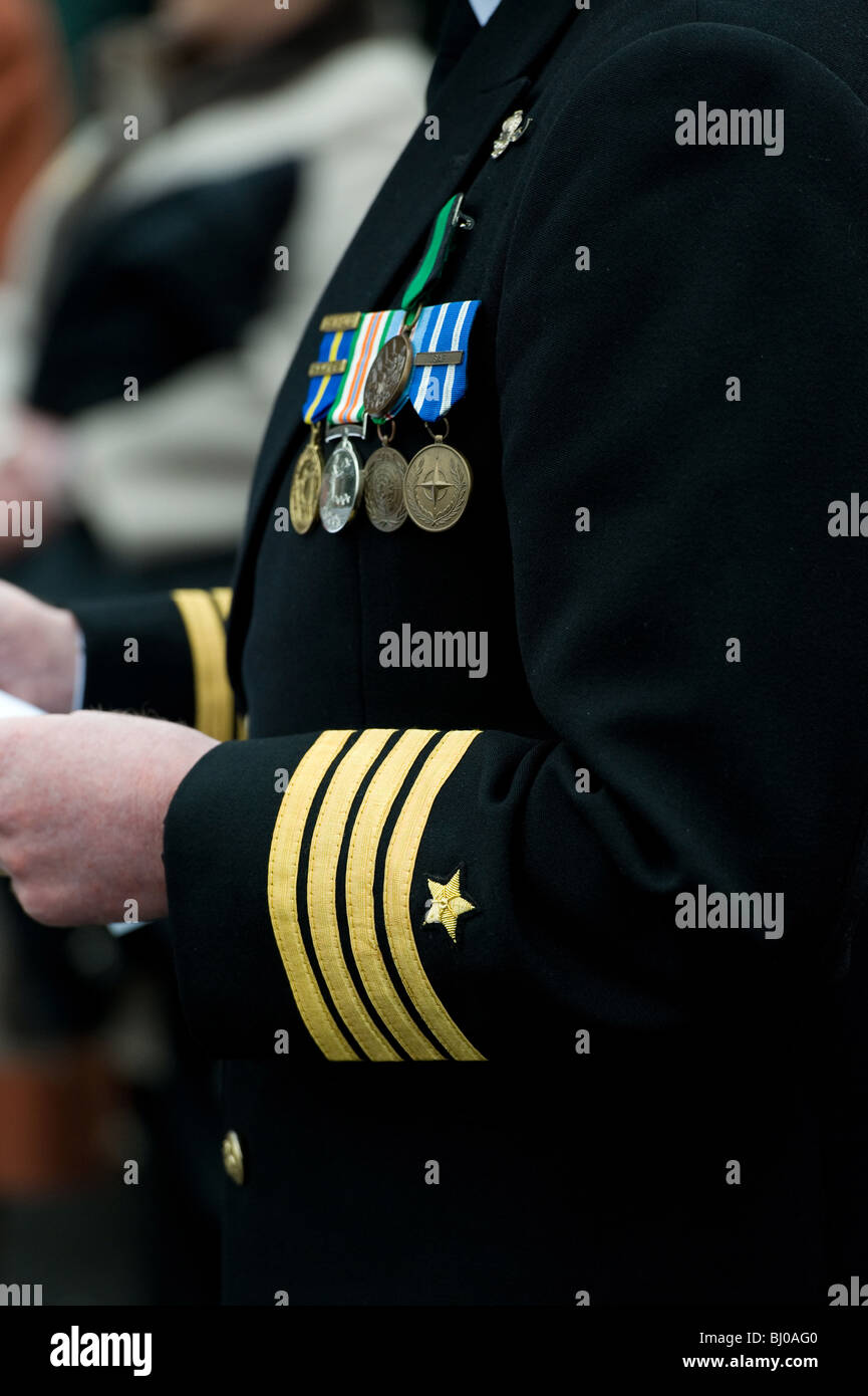 Un emblème du manchon et médailles d'un capitaine de l'Irish Naval Service. Banque D'Images