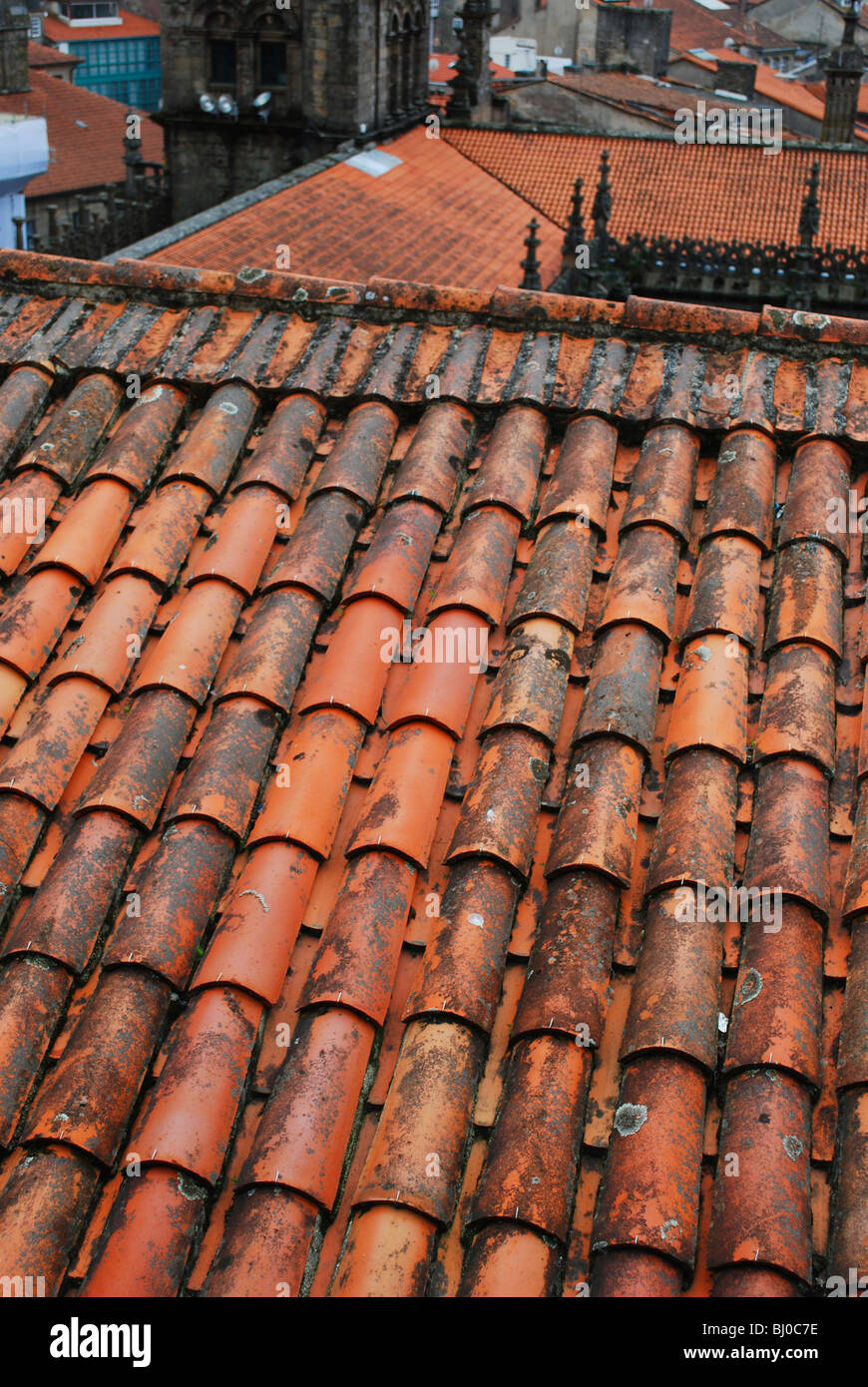 Les toits en tuiles rouges à Santiago de Compostela, Espagne Banque D'Images