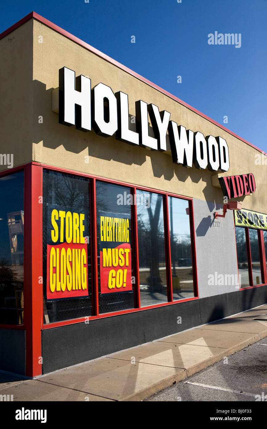 Un magasin de location de film vidéo Hollywood annonce une fermeture de l'entreprise vendre à Rogers, l'arche. Banque D'Images