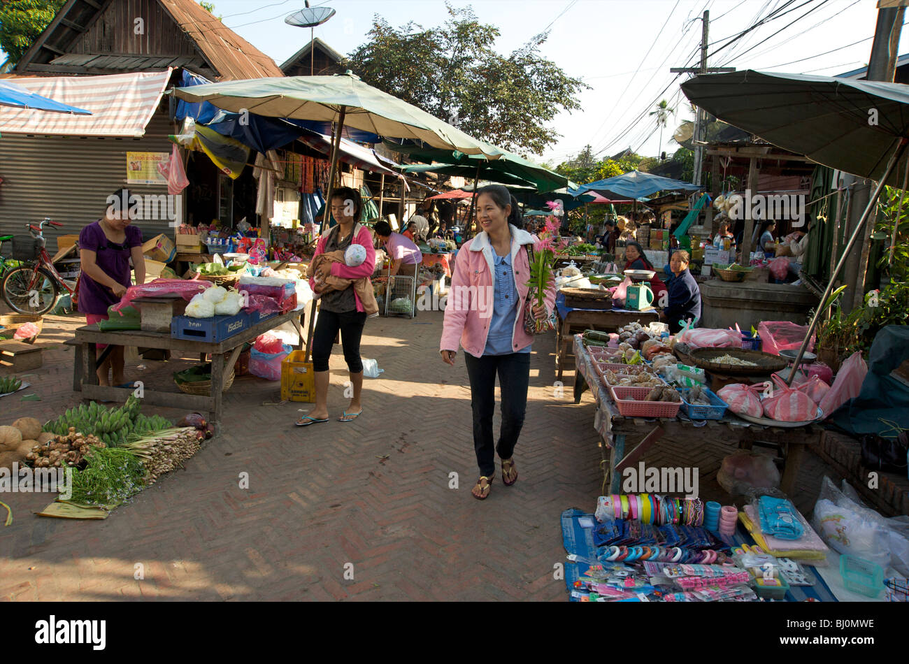 Shopping à Luang Prabang a marché tôt le matin Banque D'Images