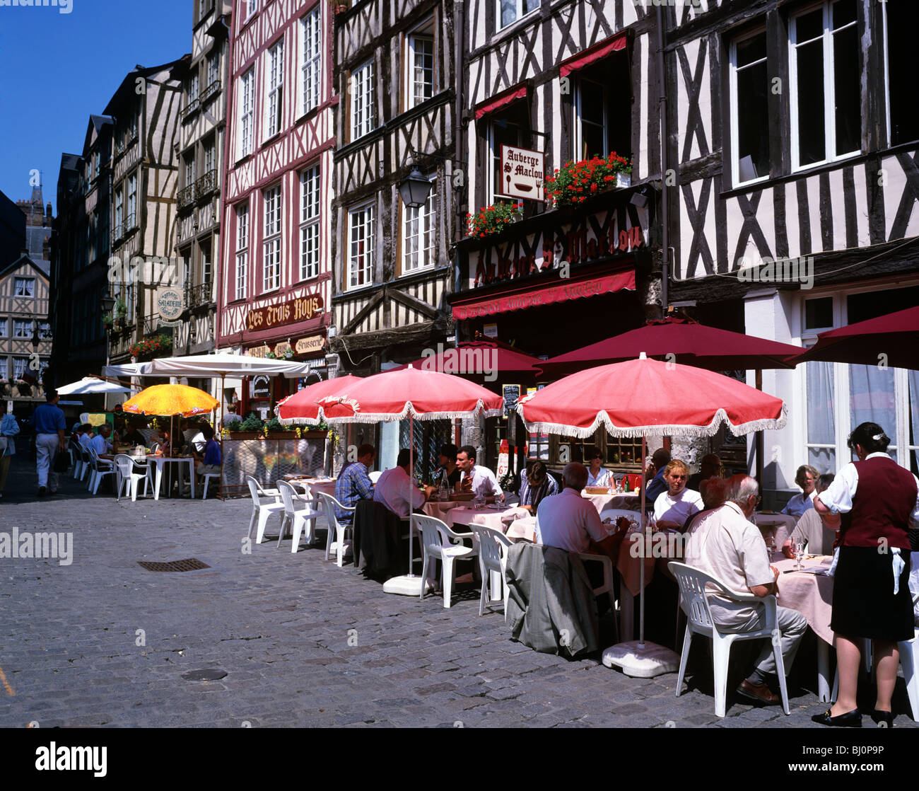 Rouen - la moitié des bâtiments à colombages et de cafés en plein air Banque D'Images