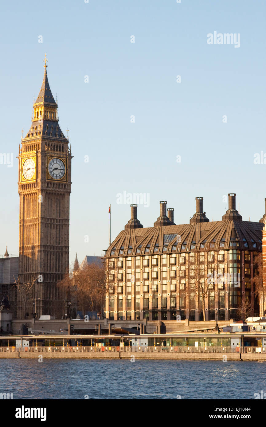 Big Ben et Portcullis House, les bureaux d'où les députés britanniques opèrent, Londres Banque D'Images