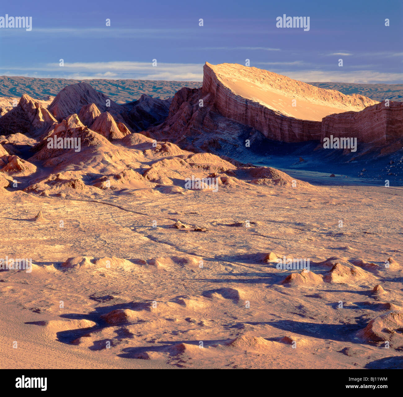 Vallée de la Lune, Désert d'Atacama. Le gypse, l'argile & formations désert de sel, au sud-est de Calama, Chili du Nord Banque D'Images