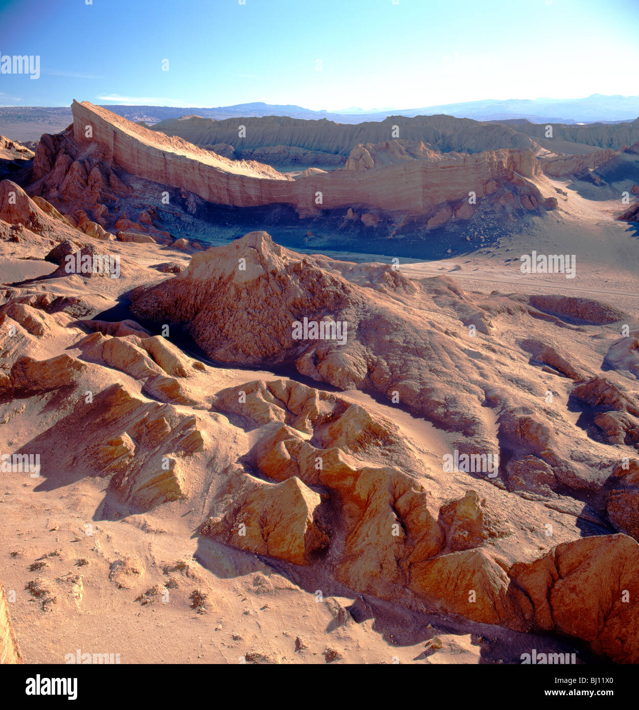 Vallée de la Lune, Désert d'Atacama. Le gypse, l'argile & formations désert de sel, au sud-est de Calama, Chili du Nord Banque D'Images