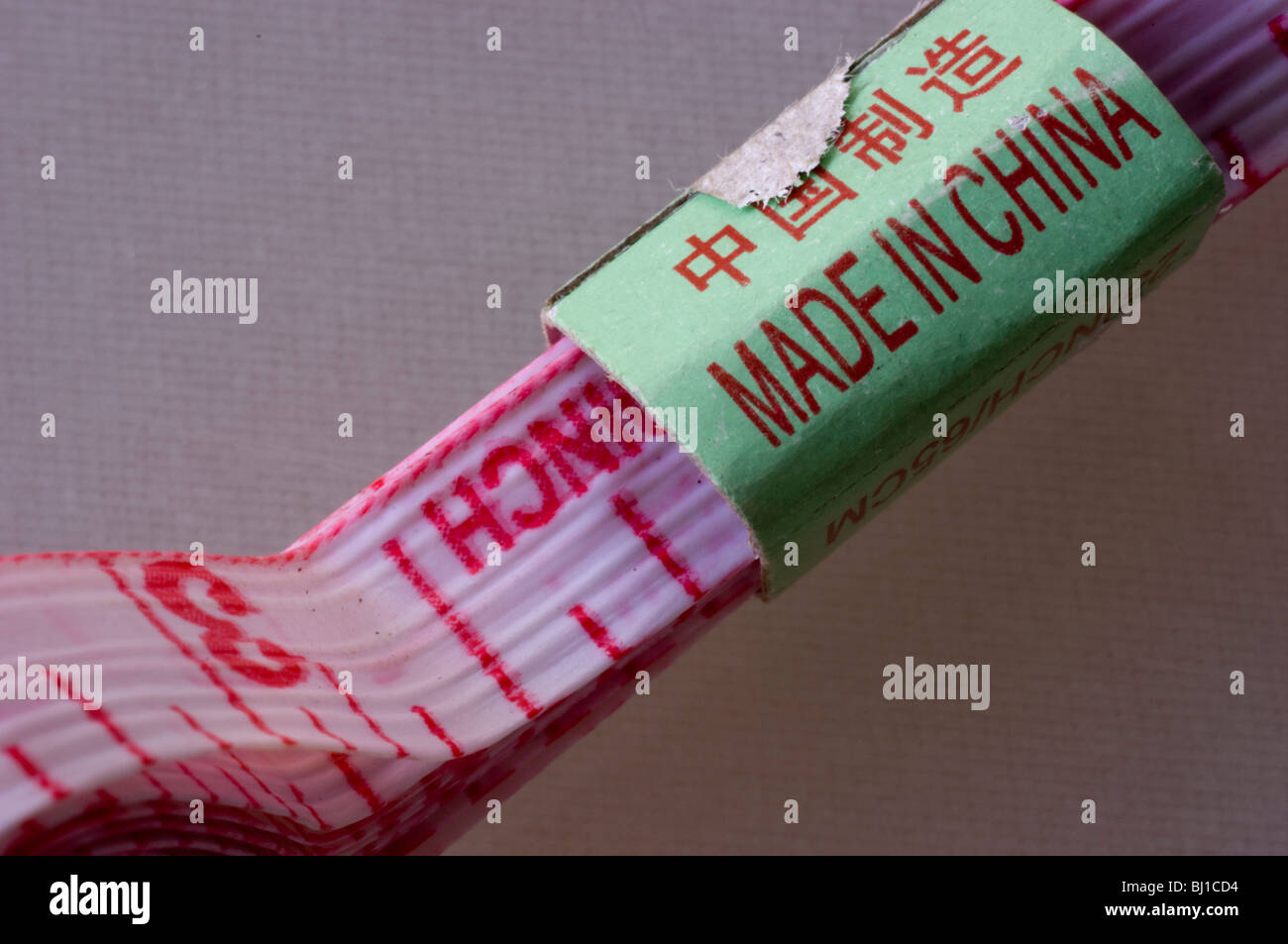 Une couturière ruban de mesure in close up Banque D'Images