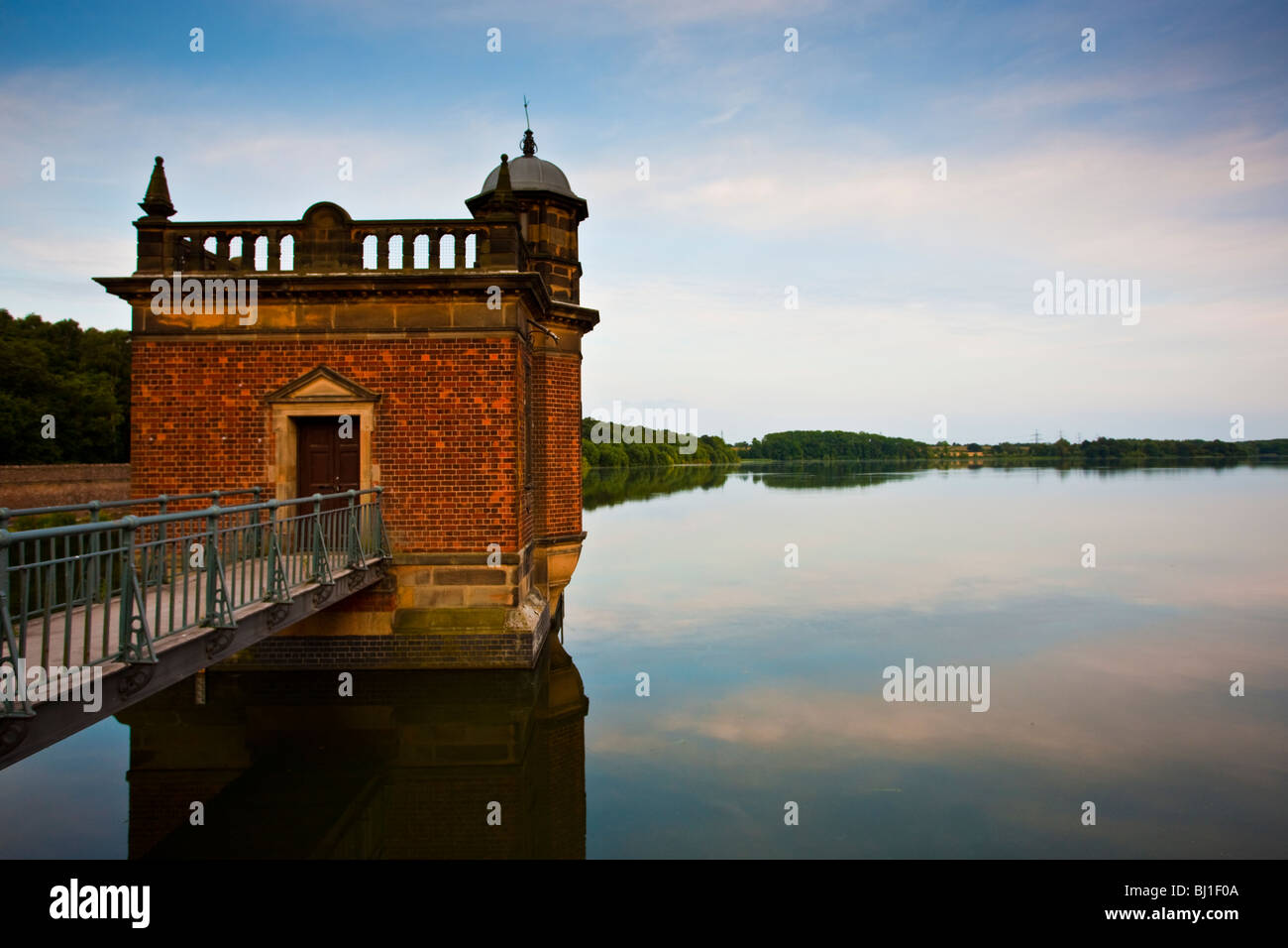 Swithland réservoir et le soutirage de tower Banque D'Images