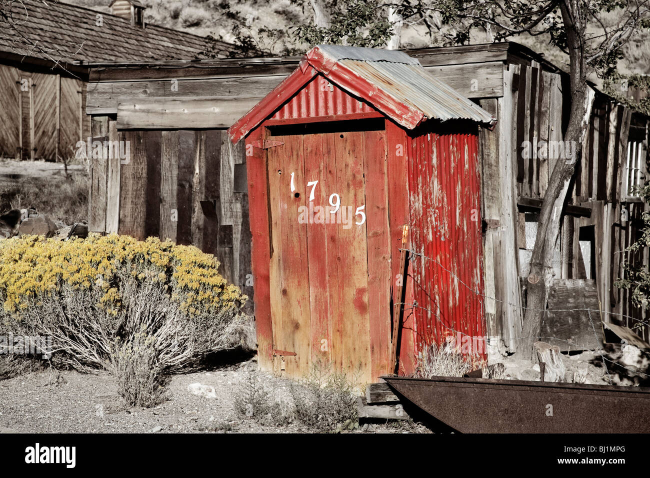 Outhouse à Gold Hill près de Virginia City, Nevada, USA Banque D'Images