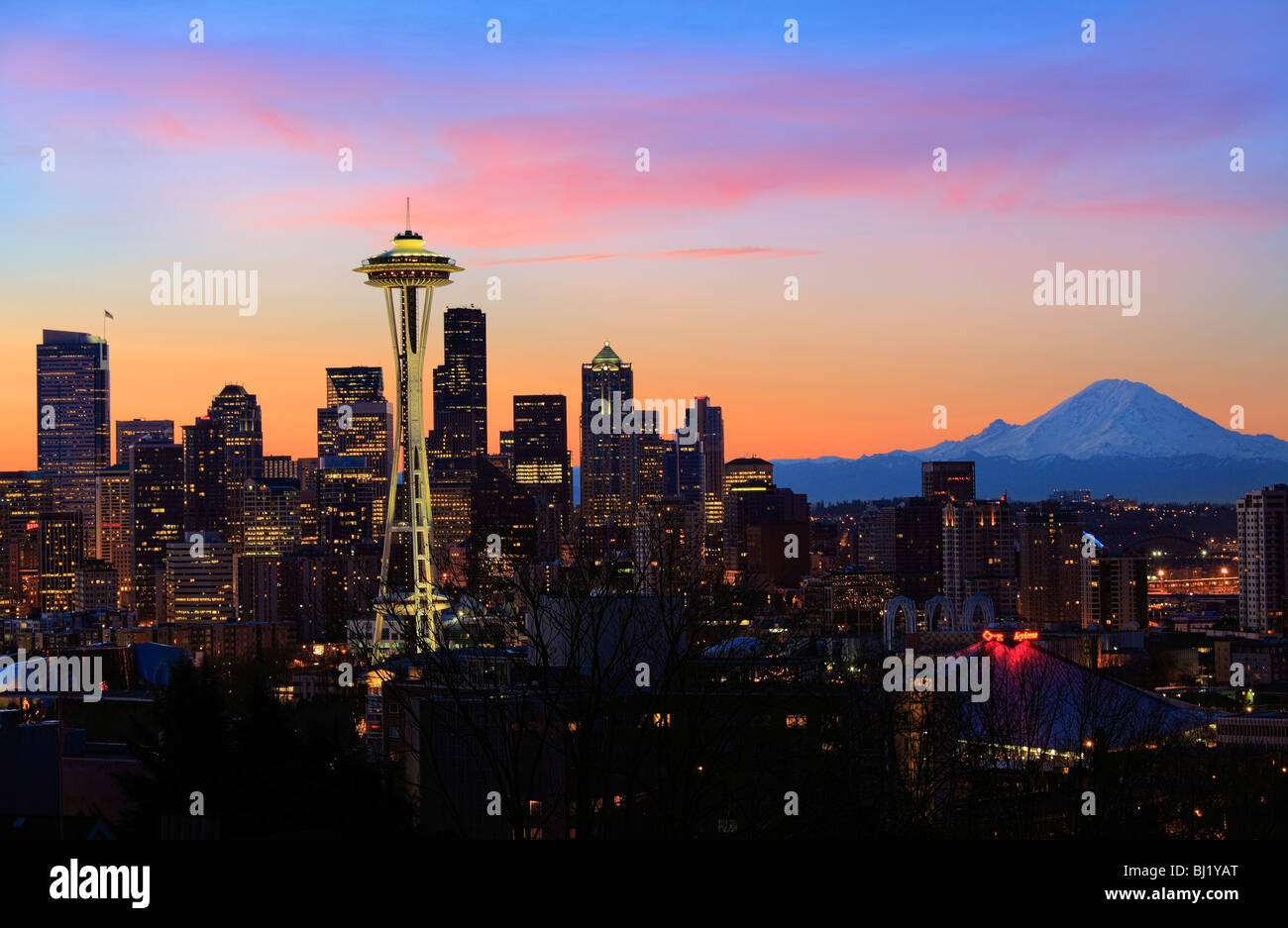 Seattle skyline à l'aube par une journée d'hiver en Février Banque D'Images