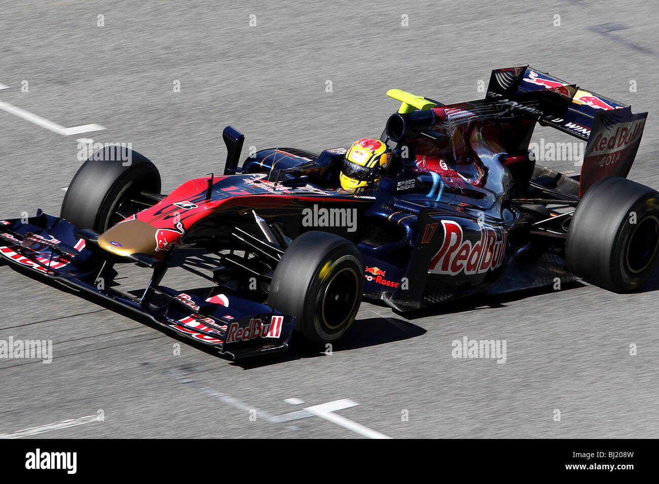 Jaime Alguersuari pour la conduite 2010 Scuderia Toro Rosso à l'équipe de Formule 1 circuit de Montmelo, Barcelone, Espagne Banque D'Images
