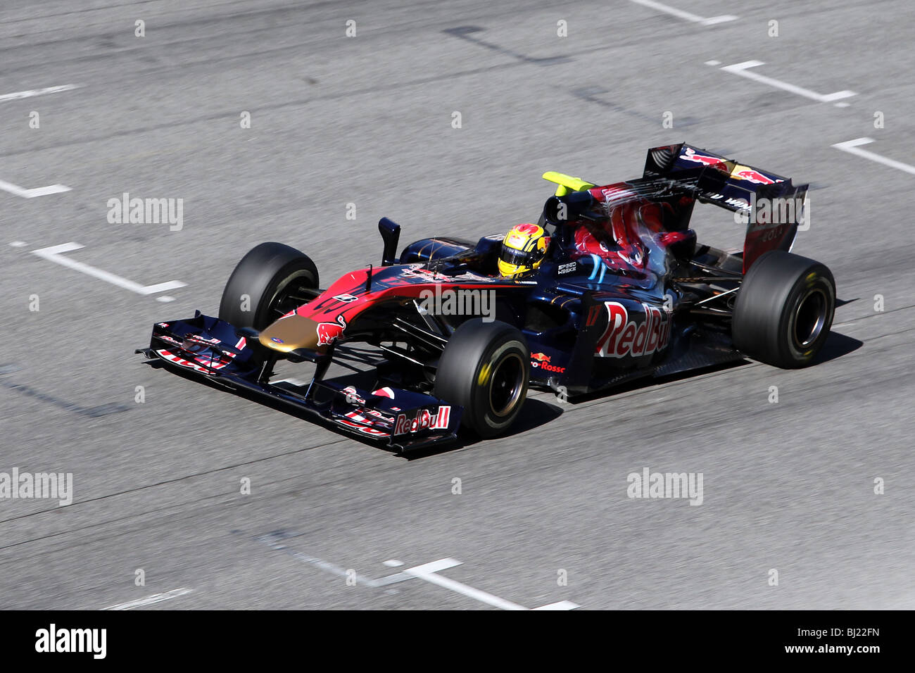 Jaime Alguersuari pour la conduite 2010 Scuderia Toro Rosso à l'équipe de Formule 1 circuit de Montmelo, Barcelone, Espagne Banque D'Images
