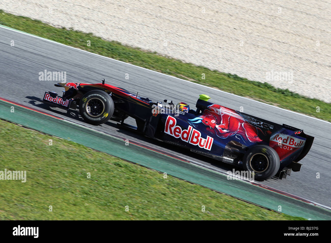 Jaime Alguersuari pour la conduite 2010 Scuderia Toro Rosso à l'équipe de Formule 1 circuit de Montmelo, Barcelone, Espagne Banque D'Images