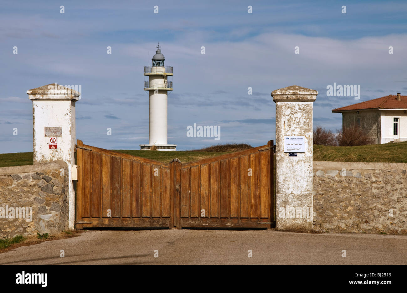 Phare de Cabo de Ajo dans la communauté autonome de Cantabrie, dans le nord de l'Espagne, Europe Banque D'Images