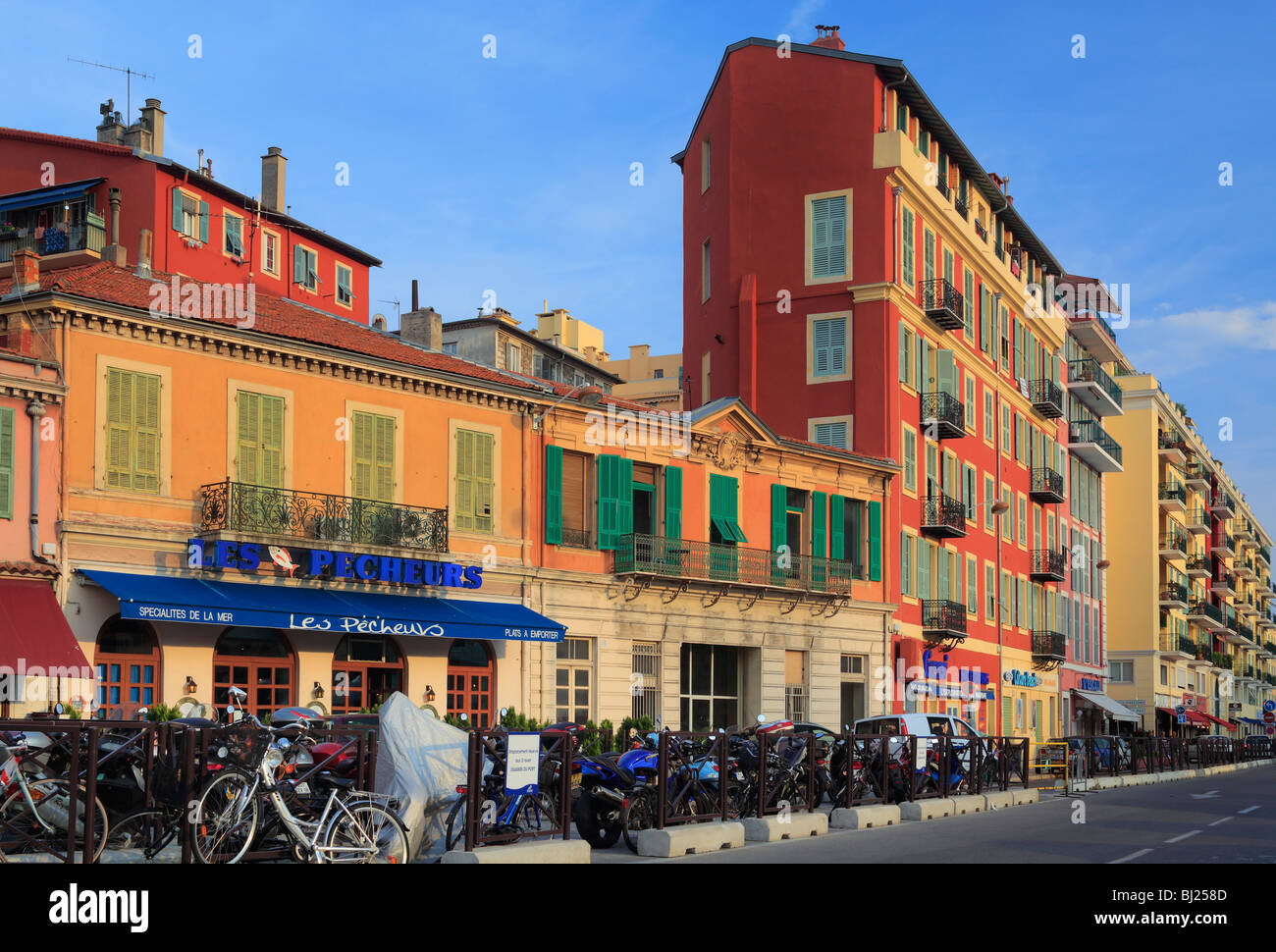 Scène de rue à Nice sur la côte d'Azur Banque D'Images