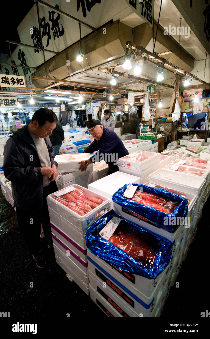 Le marché aux poissons de Tsukiji Banque D'Images