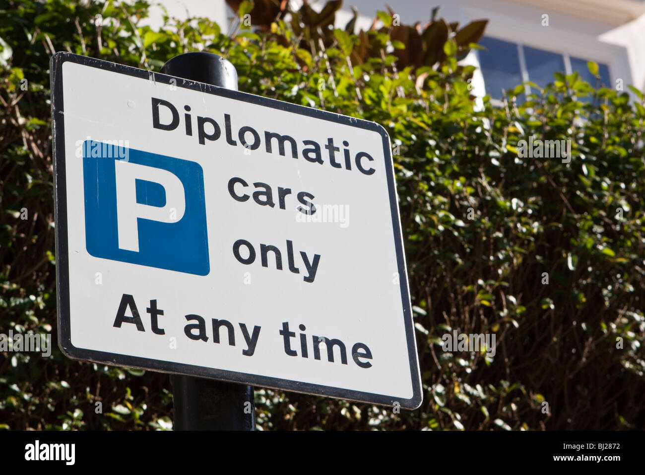 Parking pour les diplomates uniquement dans Kensington Londres Banque D'Images