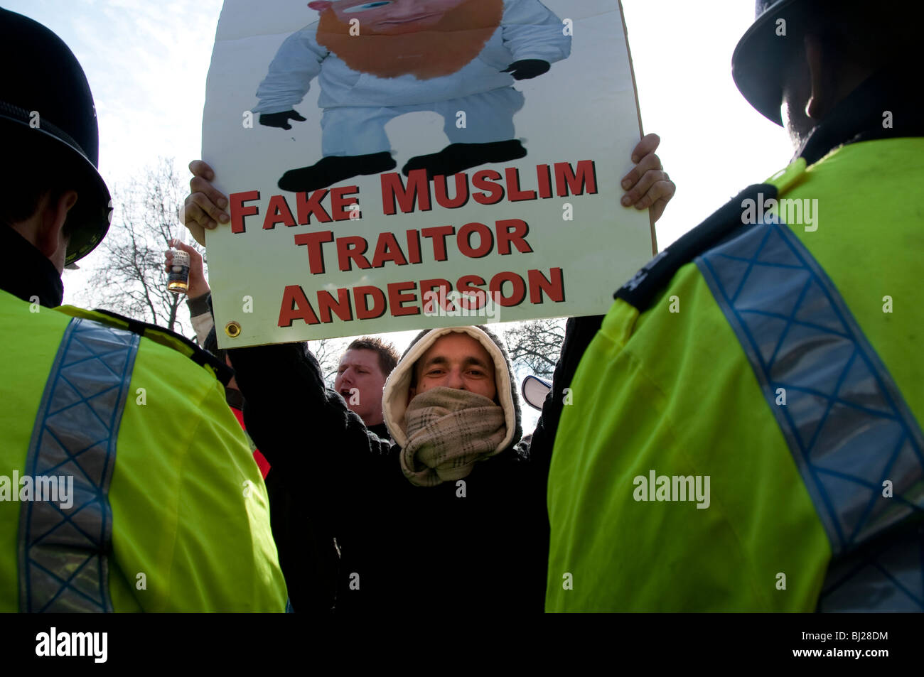 Ligue de défense anglaise (EDL) mars à Londres à l'appui de l'extrême-droite islamophobe néerlandais politicien Geert Wilders. Banque D'Images