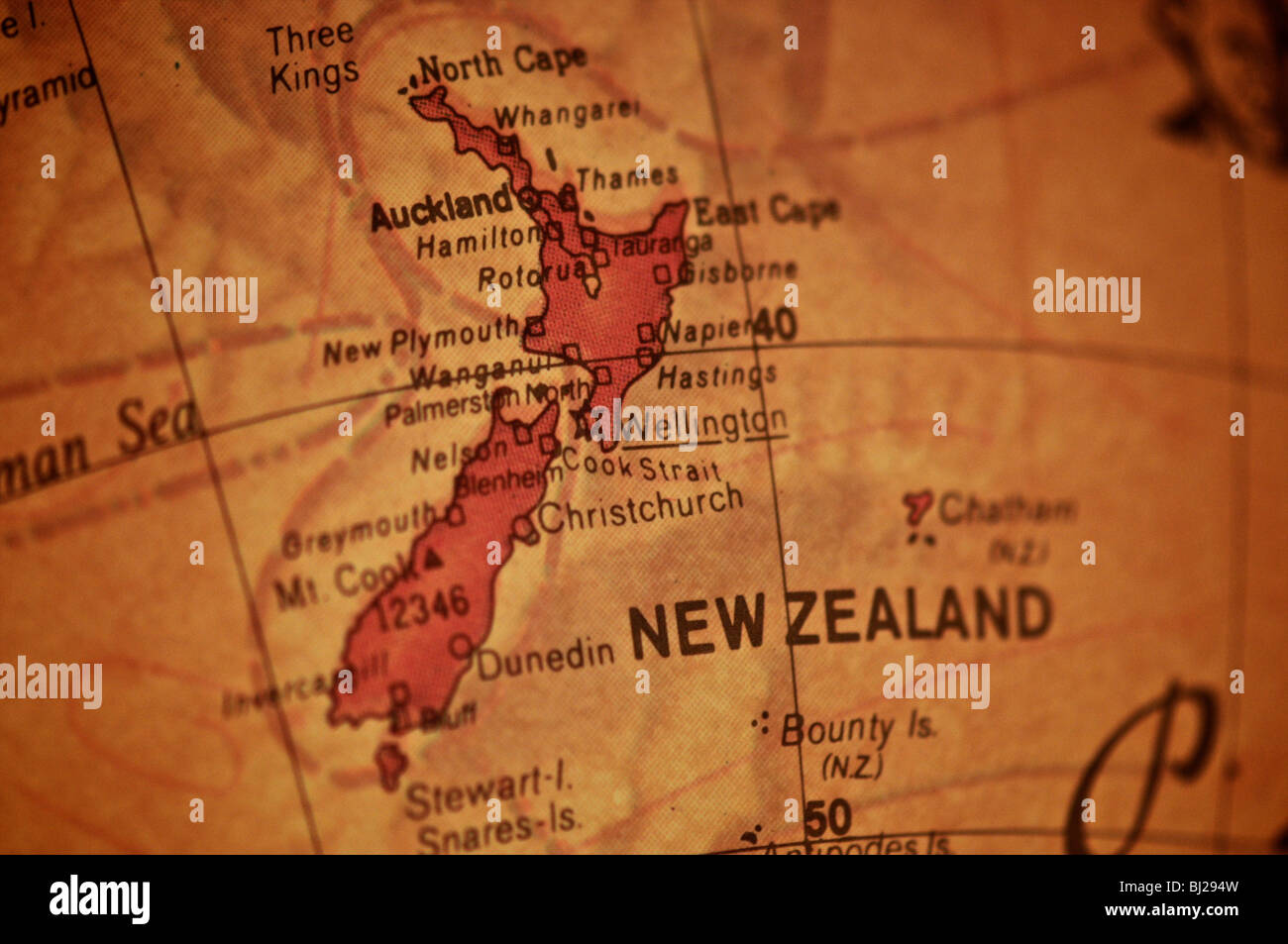 Une photo de détail le monde comme représenté sur un globe antique. L'accent sur la Nouvelle Zélande. Banque D'Images