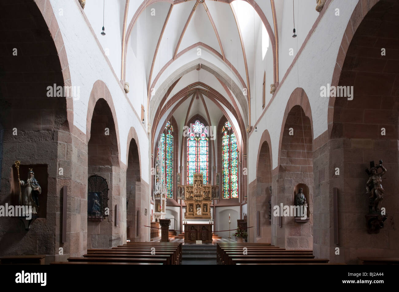 L'intérieur, de l'église St Martin, Euskirchen, Eifel, Rhénanie du Nord-Westphalie, Allemagne Banque D'Images
