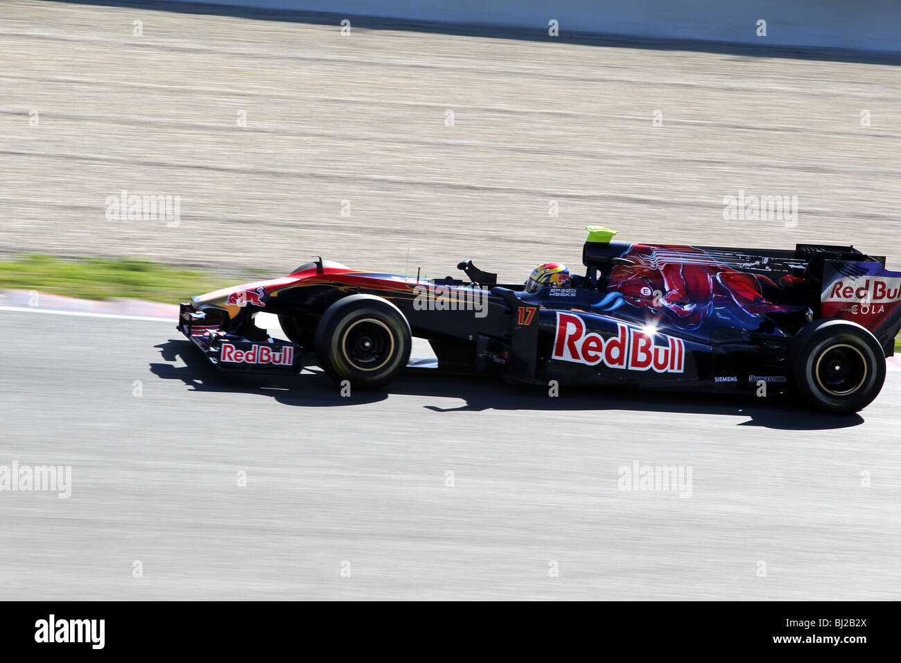 Jaime Alguersuari pour la conduite 2010 Scuderia Toro Rosso à l'équipe de Formule 1 circuit de Montmelo, Barcelone, Espagne Banque D'Images