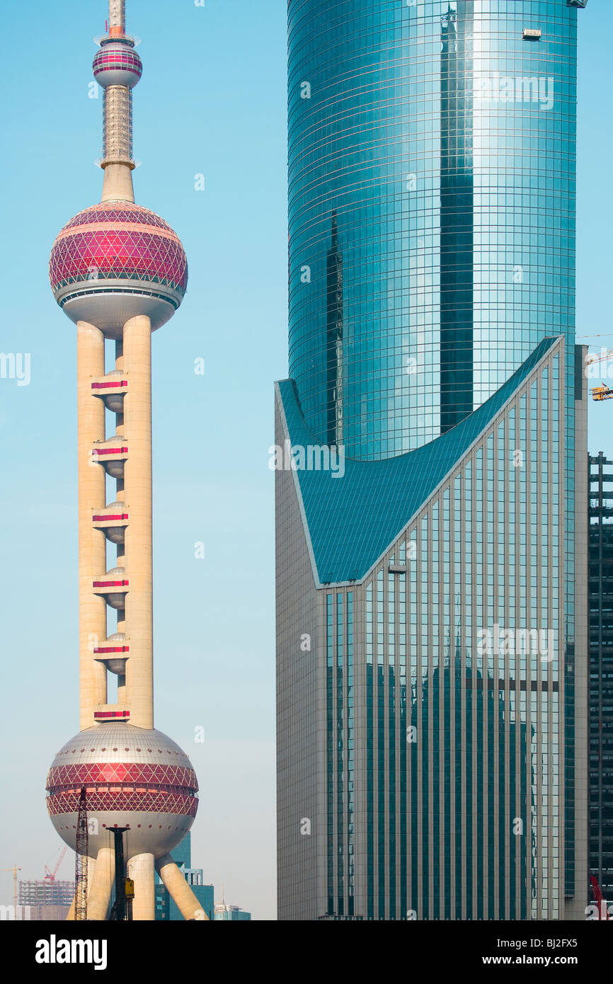 Gratte-ciel moderne et Oriental Pearl TV Tower, quartier financier de Lujiazui, Pudong, Shanghai, Chine, Asie Banque D'Images
