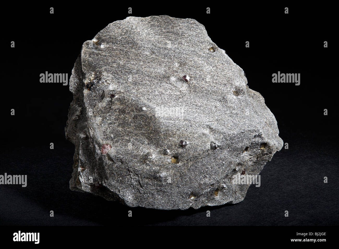 Roche Metamorphique En 6 Lettres Schiste Roche métamorphique (grenat Photo Stock - Alamy