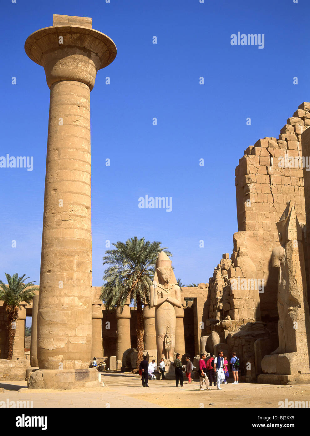 Première Cour, Karnak Temple, Luxor, Luxor Gouvernorat, République de l'Égypte Banque D'Images