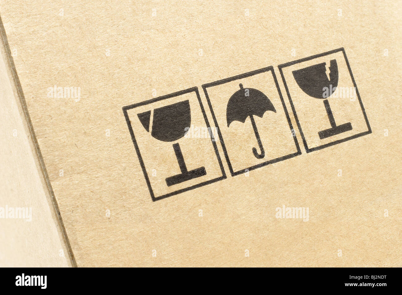 Close up of attention symboles imprimés sur carton Banque D'Images