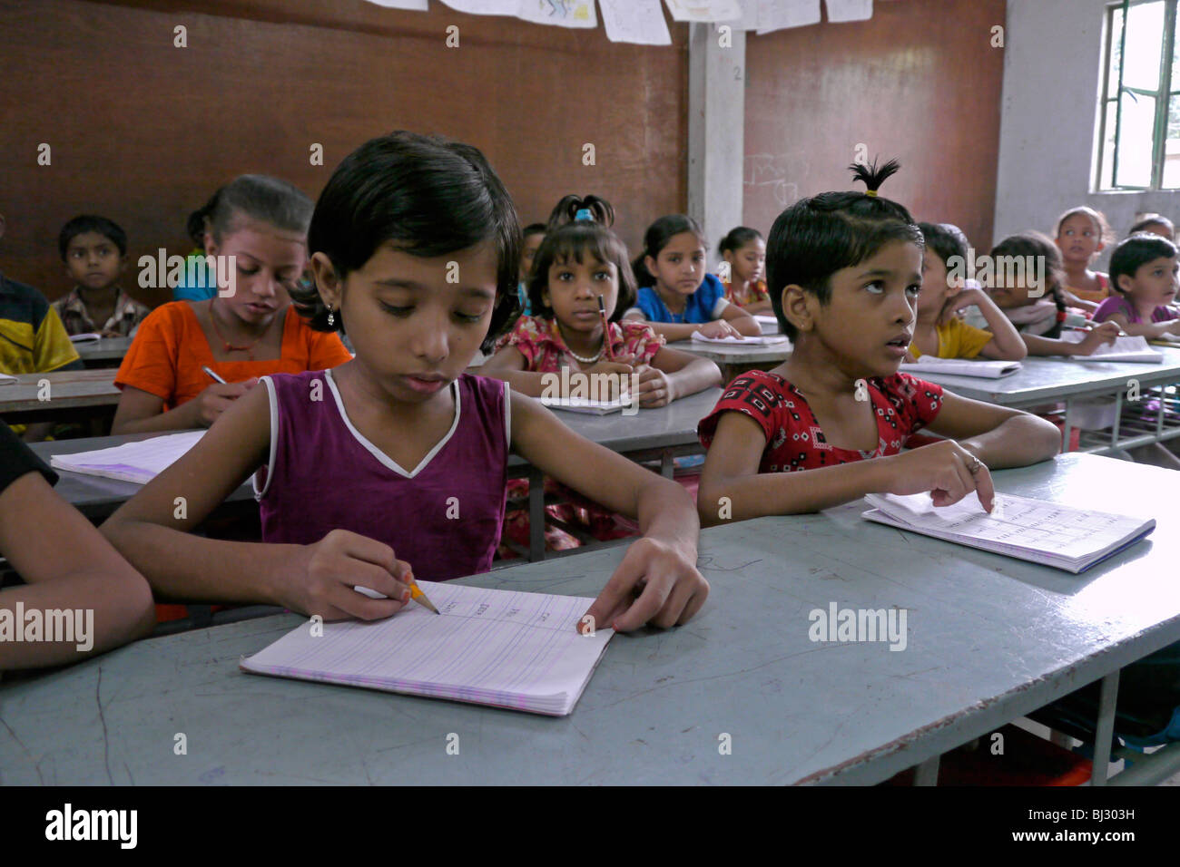 Le Bangladesh l'école primaire pour les enfants défavorisés, l'Université Notre Dame, Dahka. PHOTO par SEAN SPRAGUE Banque D'Images