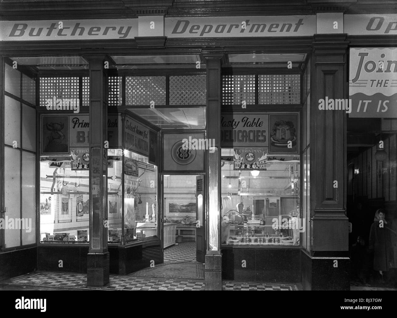 De l'extérieur Ministère de la Boucherie, Barnsley Co-op, dans le Yorkshire du Sud, 1956. Artiste : Michael Walters Banque D'Images