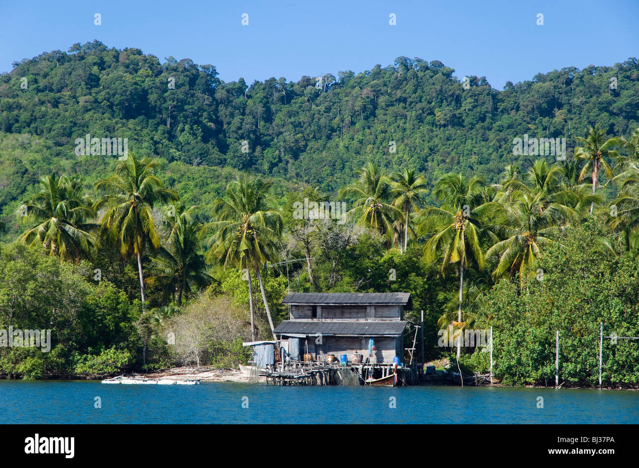 Cabane de pêche sur la côte est de Ko Lanta ou l'île de Koh Lanta, Krabi, Thaïlande, Asie Banque D'Images