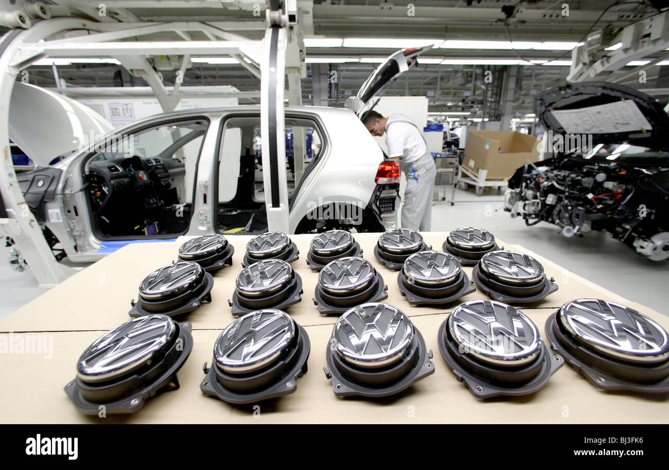 Volkswagen AG, la production des voitures particulières dans les œuvres de Wolfsburg. L'assemblage final de la VW Tiguan, d'un véhicule utilitaire sport Banque D'Images Volkswagen AG, la production des voitures particulières dans les œuvres de Wolfsburg. L'assemblage final de la VW Tiguan, d'un véhicule utilitaire sport Banque D'Images