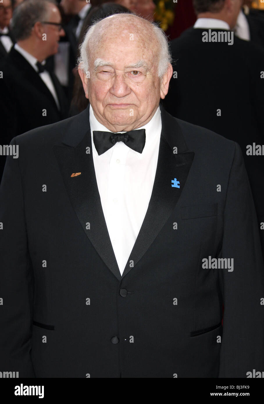 ED ASNER 82E ACADEMY AWARDS RED CARPET ARRIVANTS KODAK THEATRE LOS ANGELES CALIFORNIA USA 07 Mars 2010 Banque D'Images
