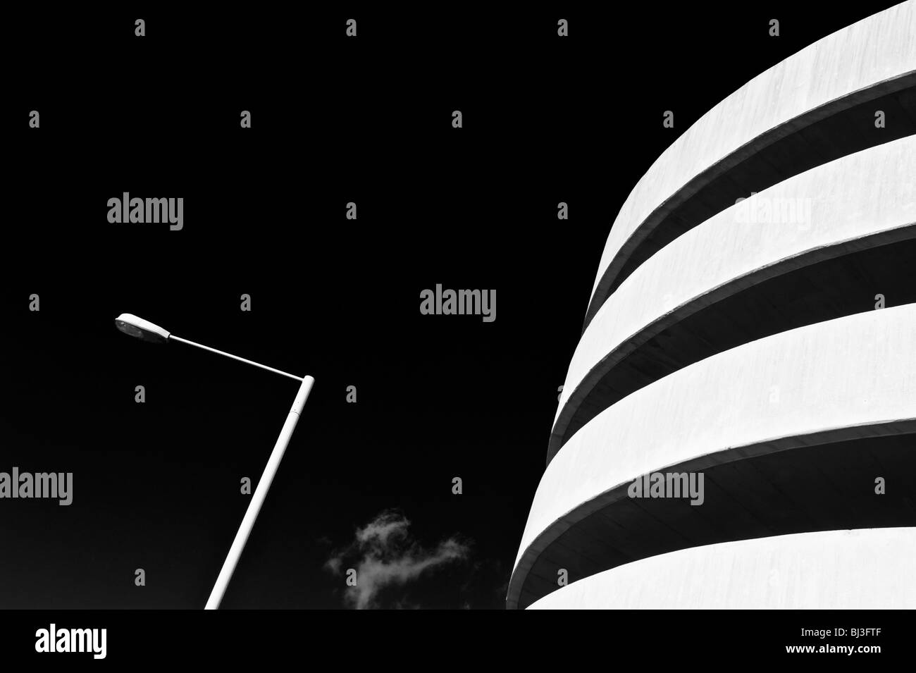 Une photographie créative d'une partie des pavillons plusieurs étages ; parking public à l'ouest de Londres, Royaume-Uni Uxbridge Banque D'Images